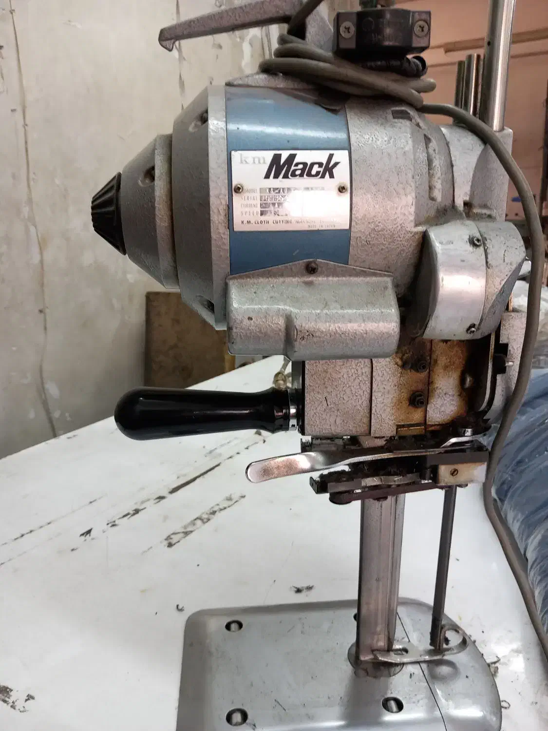 قیچی برقی|لوازم خیاطی و بافتنی|تهران, فلسطین (میدان انقلاب)|دیوار