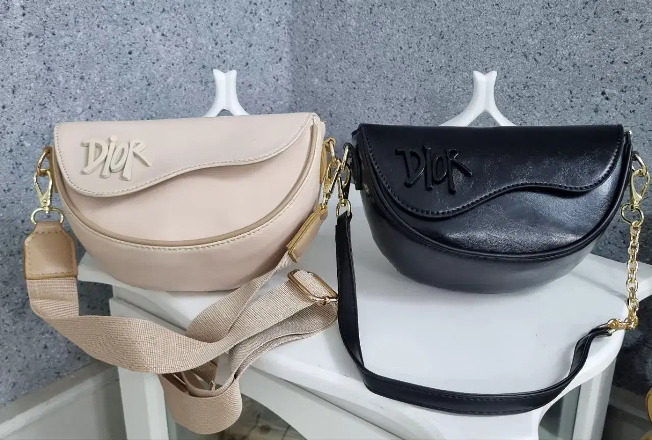 کیف زنانه|کیف، کفش، کمربند|کاشان, میدان کهنه|دیوار