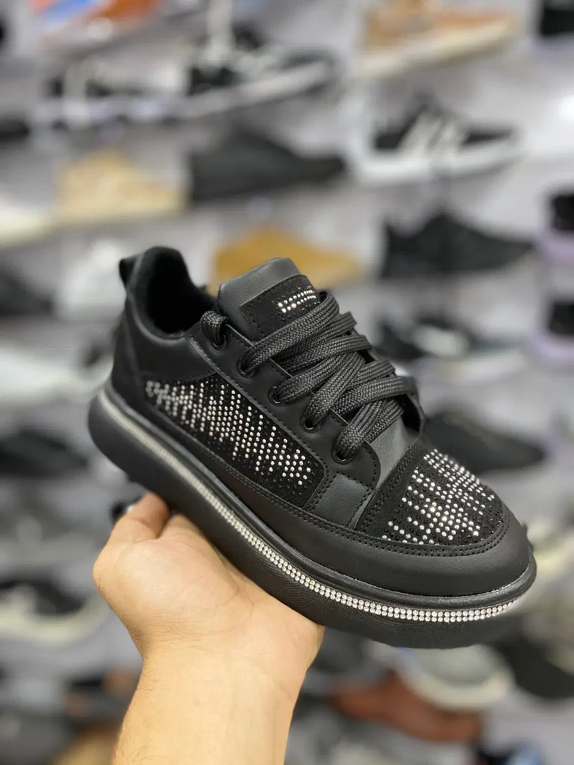 کفش|کیف، کفش، کمربند|بندرلنگه, |دیوار