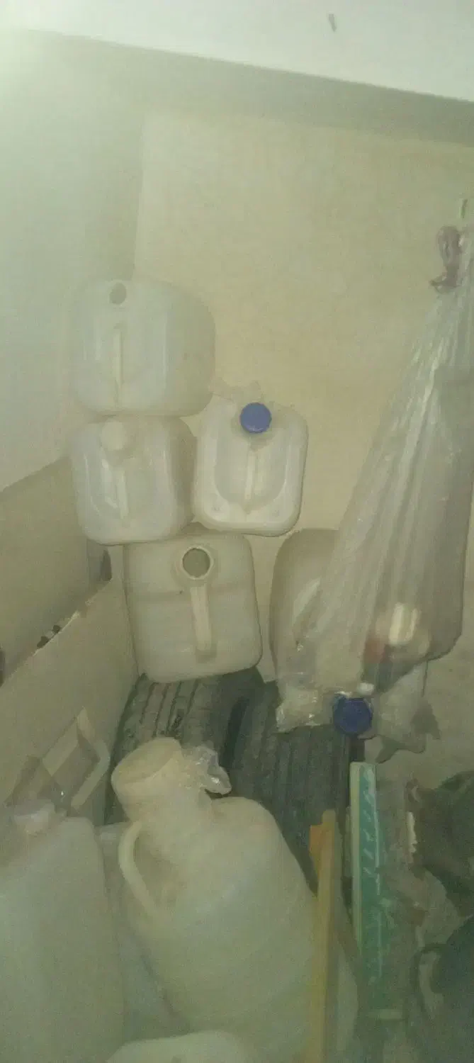 تعدادی دبه ۱۰ لیتری|ظروف نگهدارنده، پلاستیکی، یکبارمصرف|گرگان, |دیوار