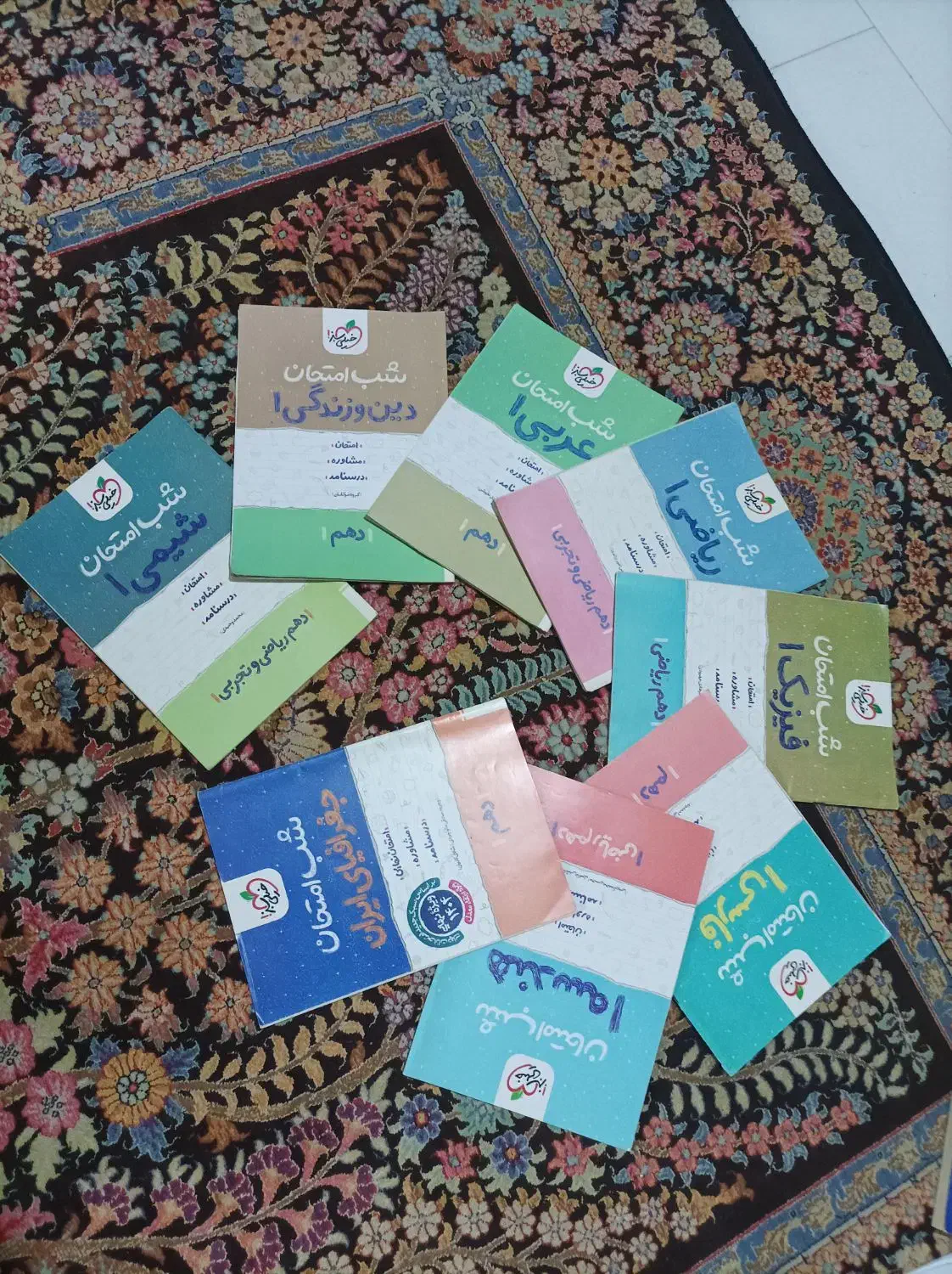 کتاب کمک درسی|کتاب و مجله آموزشی|رشت, گلباغ نماز|دیوار