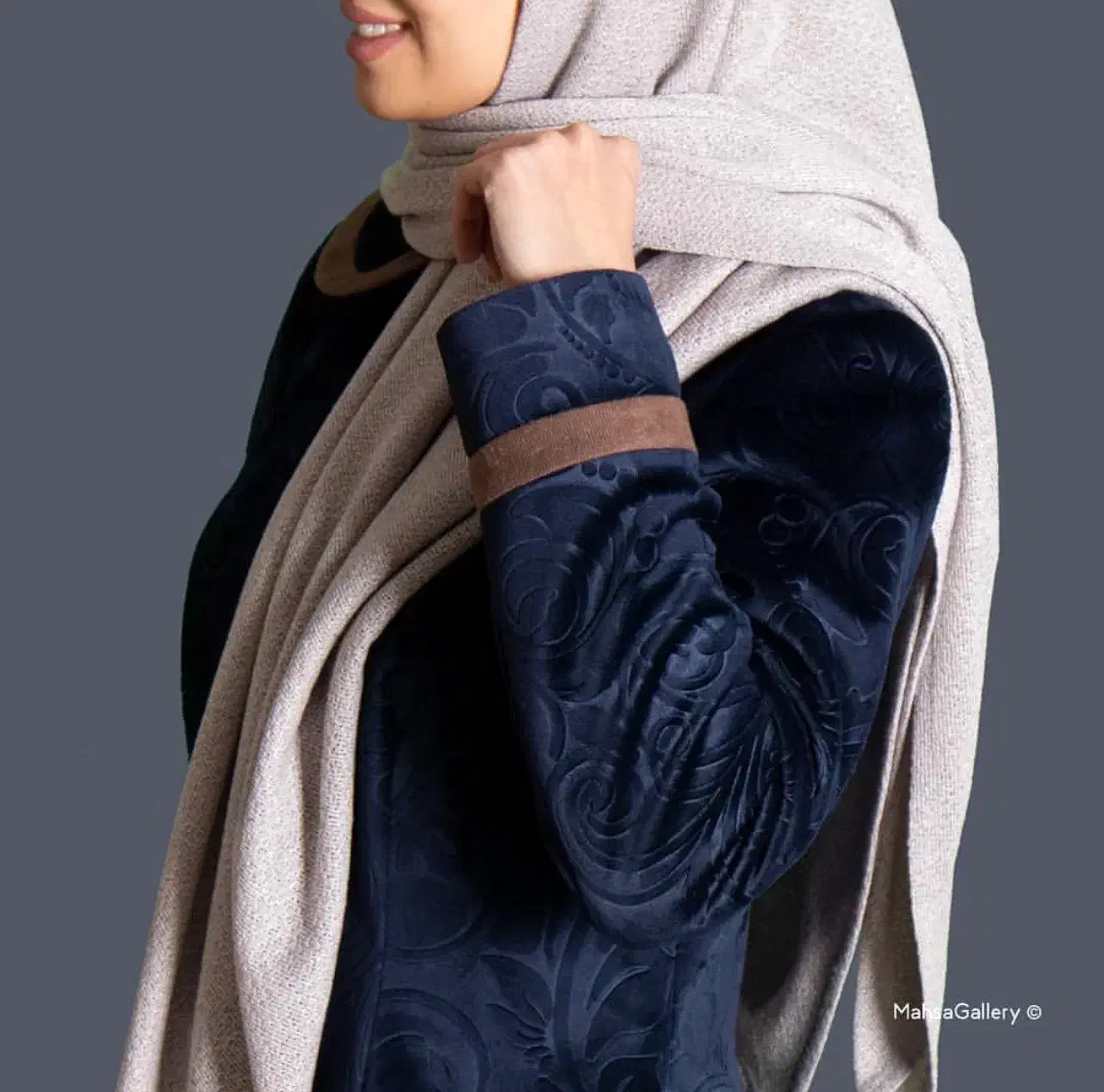 پالتو بلند سرمهای|لباس|فردیس, فردیس|دیوار