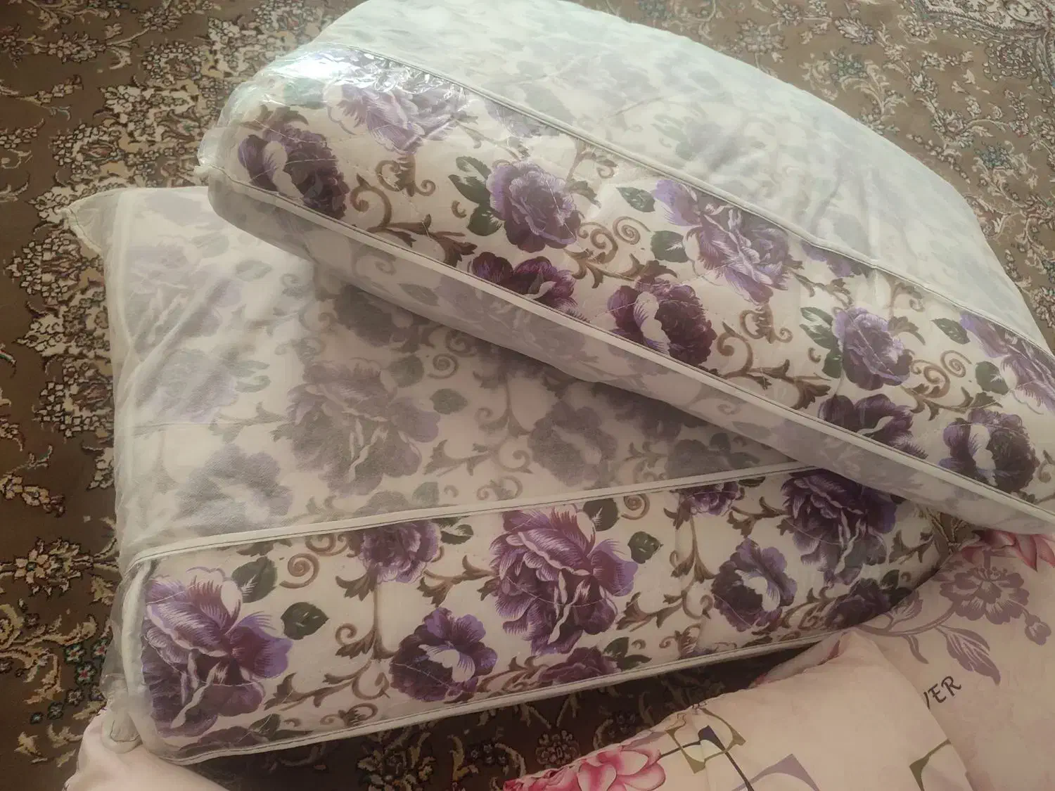 تشک و بالشت|رختخواب، بالش، پتو|نجفآباد, یزدانشهر|دیوار