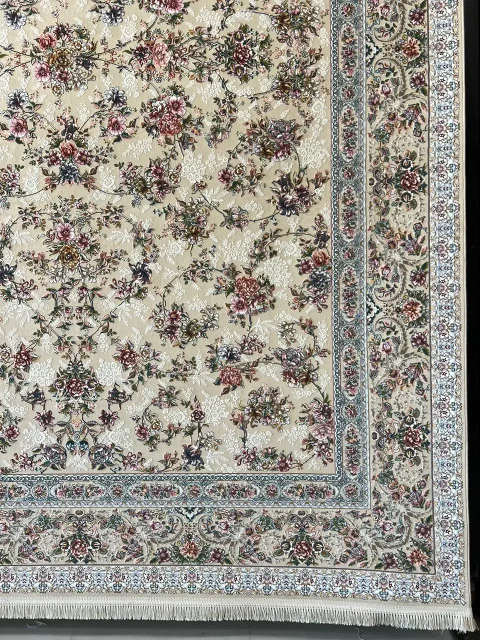 فرش دودی ارغوان۱۲۰۰شانه همراه باگردتراکم۳۶۰۰|فرش|شیراز, قلات|دیوار