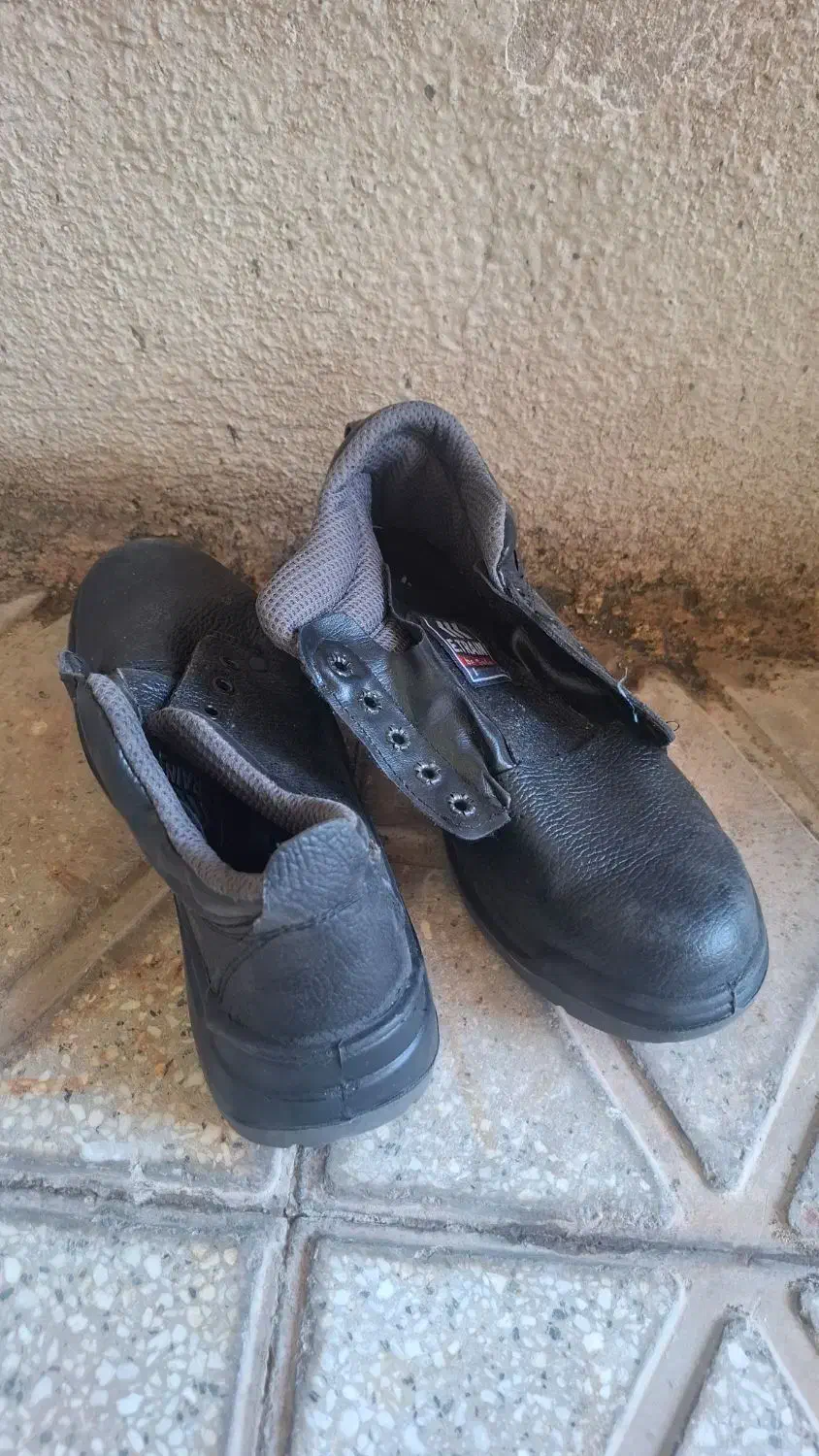 کفش ایمنی 42|کیف، کفش، کمربند|ایوان, |دیوار