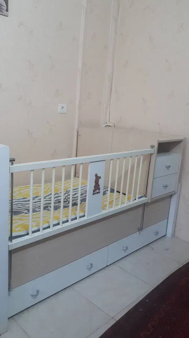 تخت نوزاد|تخت و صندلی بچه|مشهد, سرافرازان|دیوار