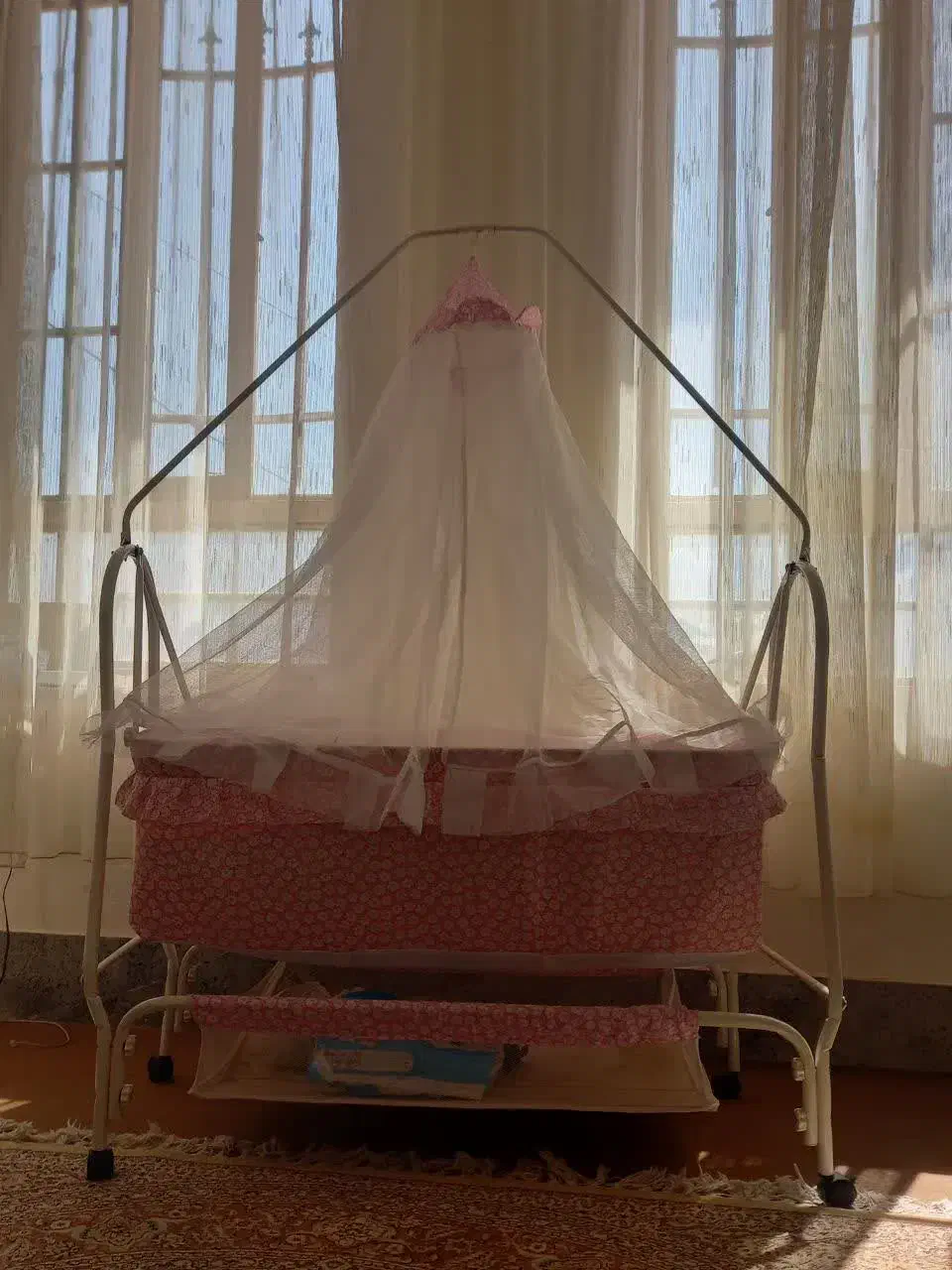 گهواره کودک|تخت و صندلی بچه|گناباد, |دیوار