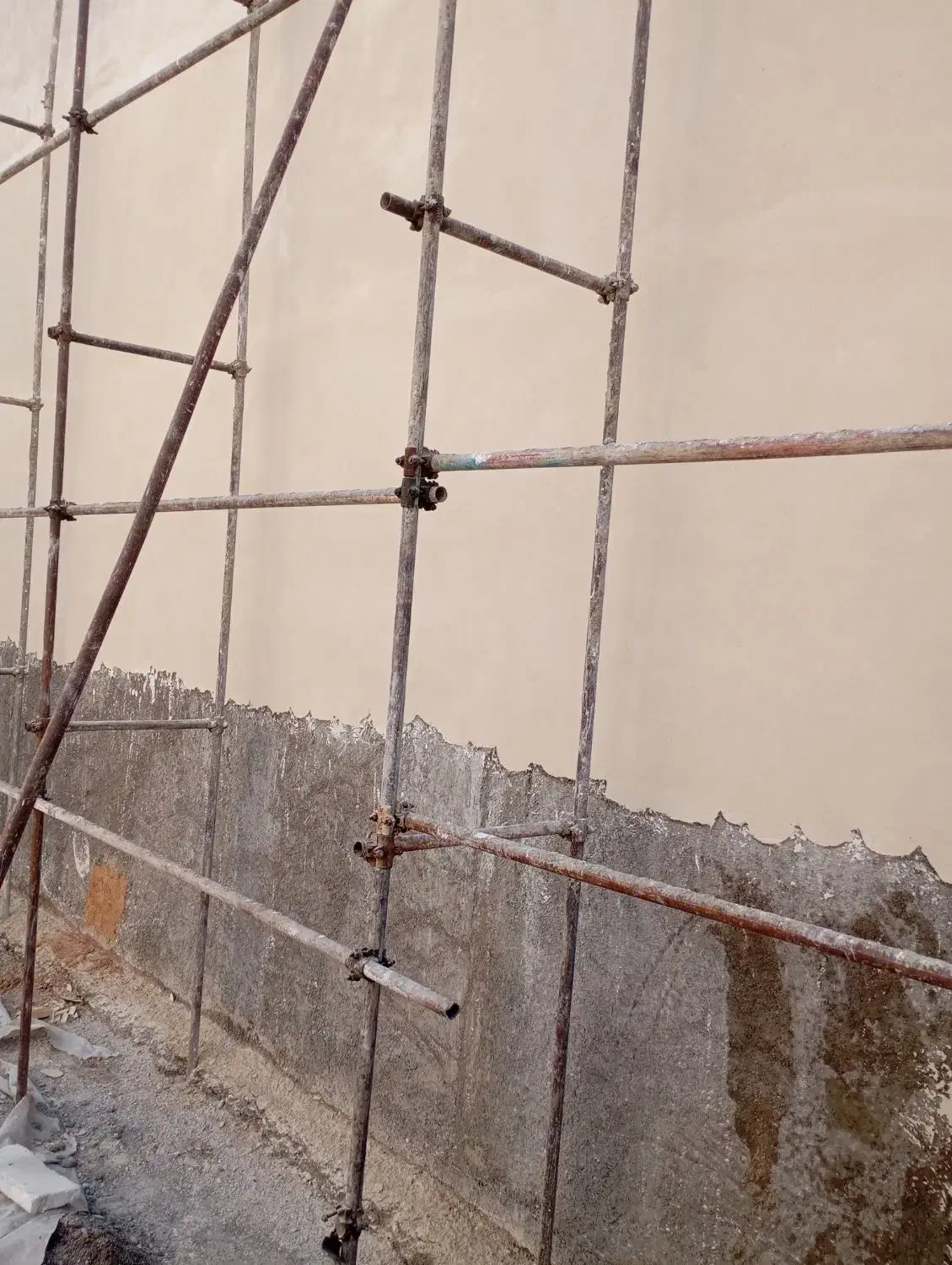 پلاستر زبره نرمه بلوک لیکا، متری چکی .وو|خدمات پیشه و مهارت|شیراز, سیاه سنگ|دیوار