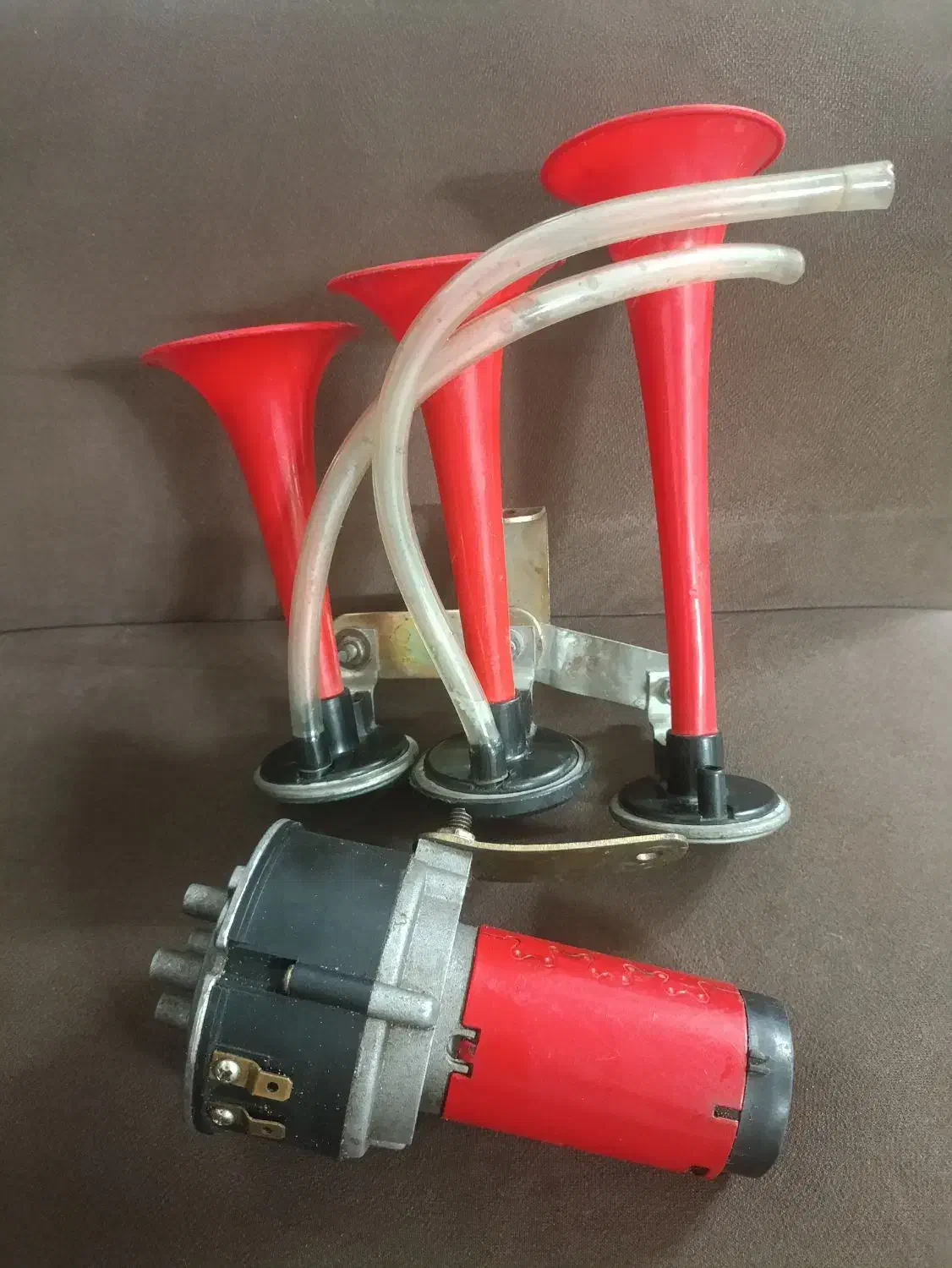 بوق شیپوری سالم|قطعات یدکی و لوازم جانبی|لاهیجان, انقلاب|دیوار