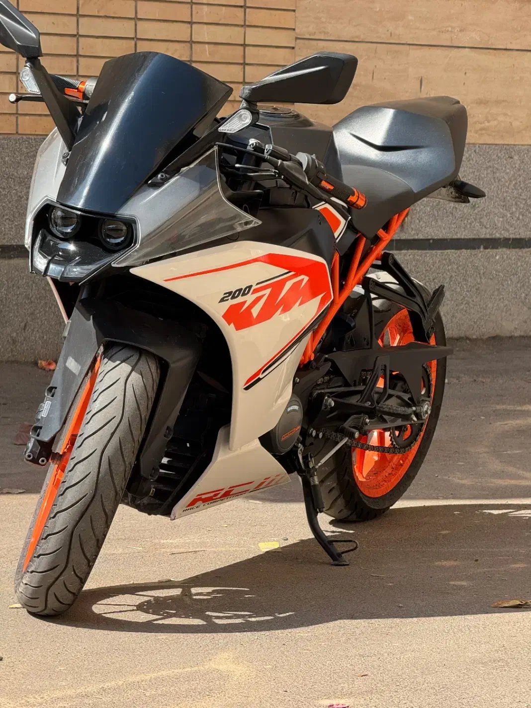 Ktm rc|موتورسیکلت|شیراز, باغ تخت|دیوار