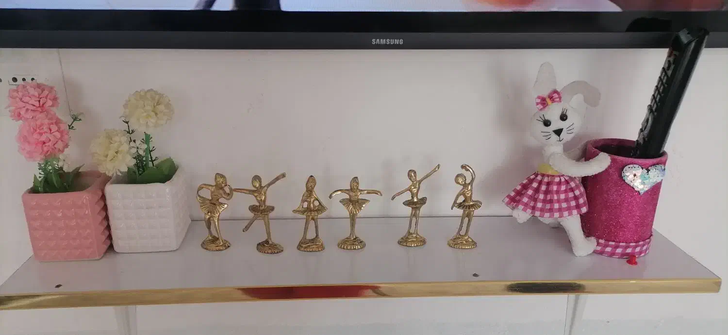 وسیله منزل برنزسنگین.|بوفه، ویترین، کنسول|چرداول, |دیوار