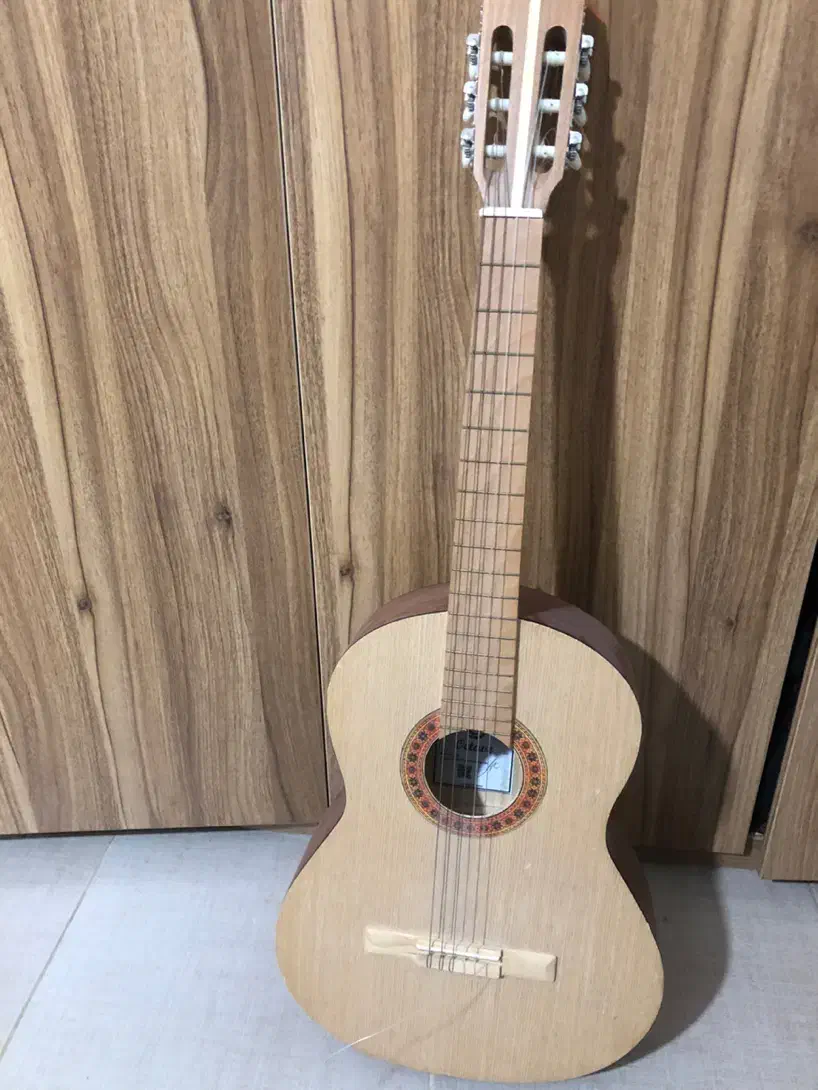 گیتار سالم وعالی|گیتار، بیس، امپلیفایر|اصفهان, باغ زیار|دیوار