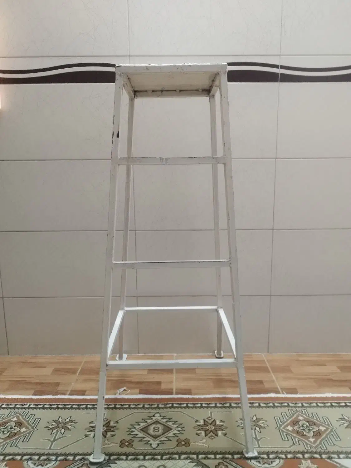 چهارپایه|ابزارآلات|مشهد, کشف|دیوار