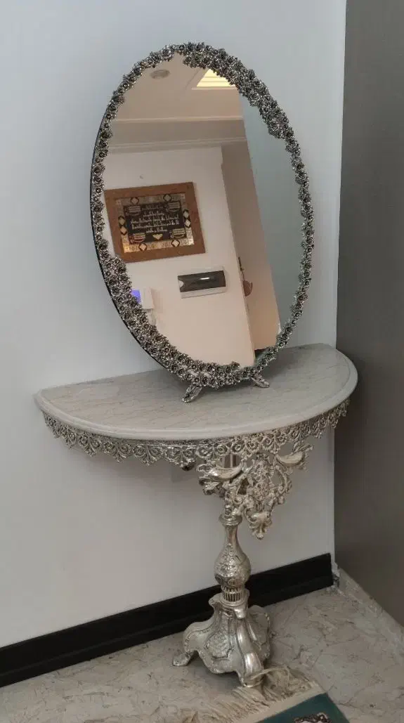 آینه و پایه با سنگ مرمر سفید کاملا سالم|بوفه، ویترین، کنسول|قم, زنبیل آباد|دیوار