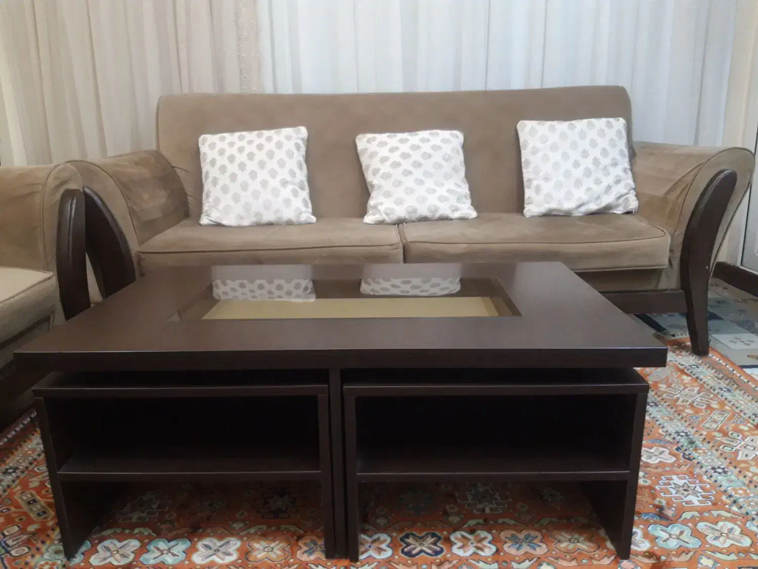 فروش مبلمان راحتی ۷ نفره با میز وسط و ۴ عدد عسلی|مبلمان خانگی و میز عسلی|تهران, زرکش|دیوار