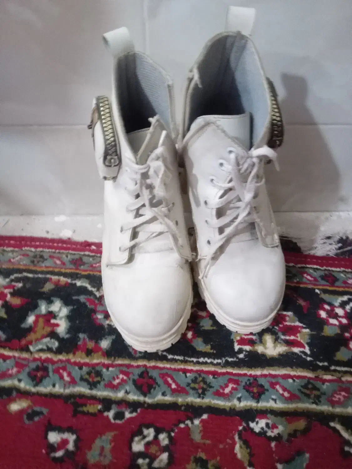 کفش و کت دامن|لباس|نیشابور, خط کاشمر|دیوار