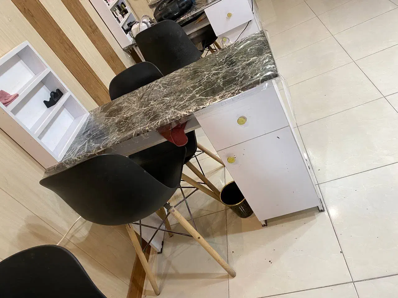 میز ناخن|آرایشگاه و سالنهای زیبایی|خمینیشهر, |دیوار