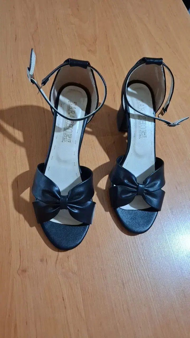 کفش پاشنه بلند|کیف، کفش، کمربند|اشتهارد, |دیوار