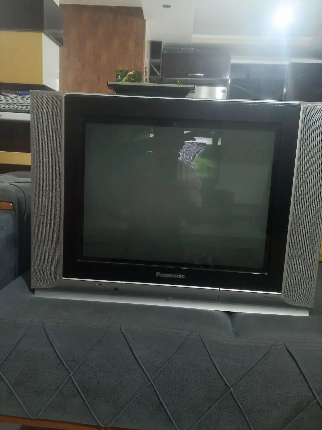 تلوزیون ۲۱ پاناسونیک اصلی ژاپن با کنترل|تلویزیون و پروژکتور|سیاخ دارنگون, |دیوار