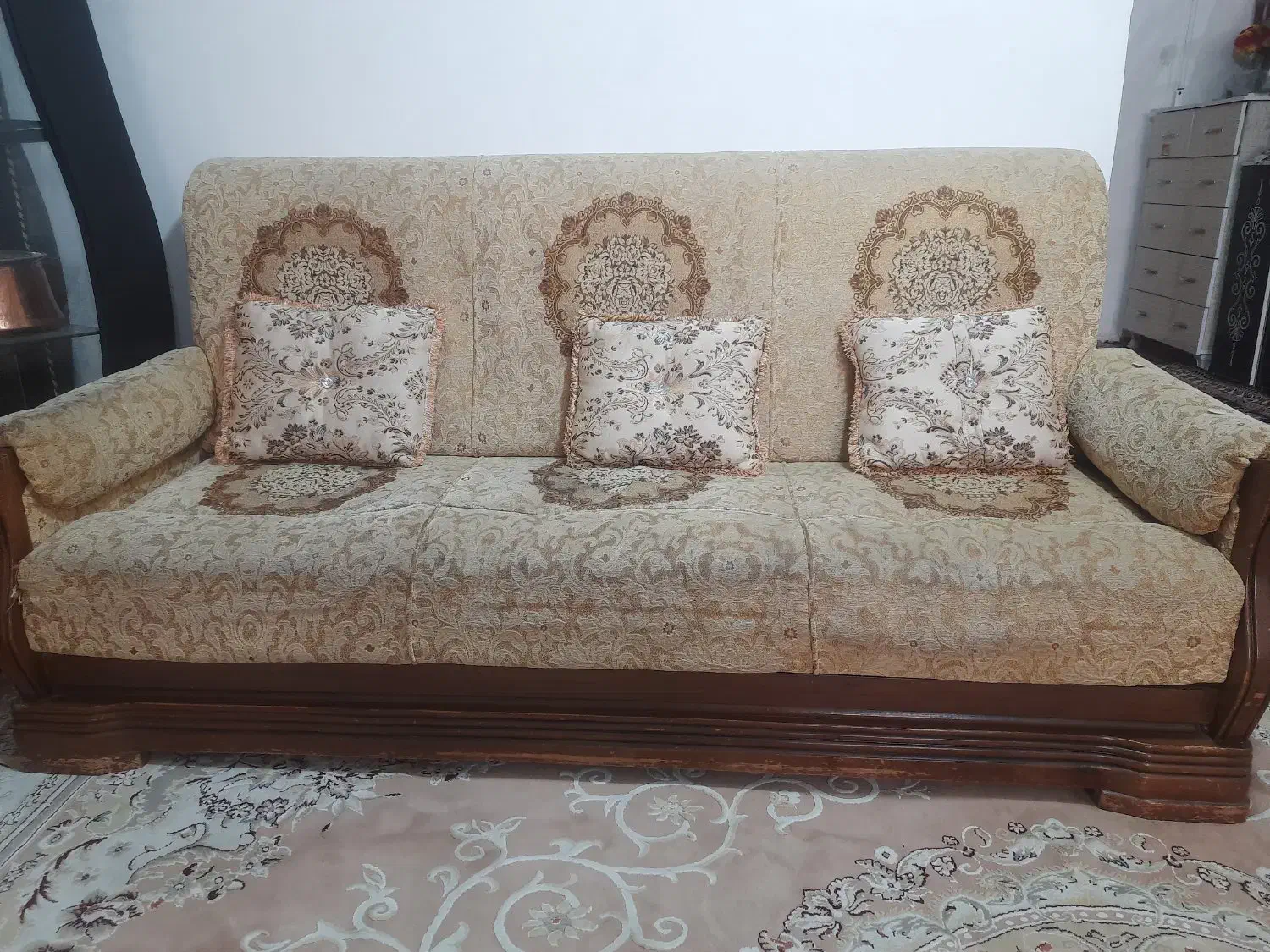 یک دست مبل کارکرده راحتی|مبلمان خانگی و میز عسلی|مراغه, |دیوار