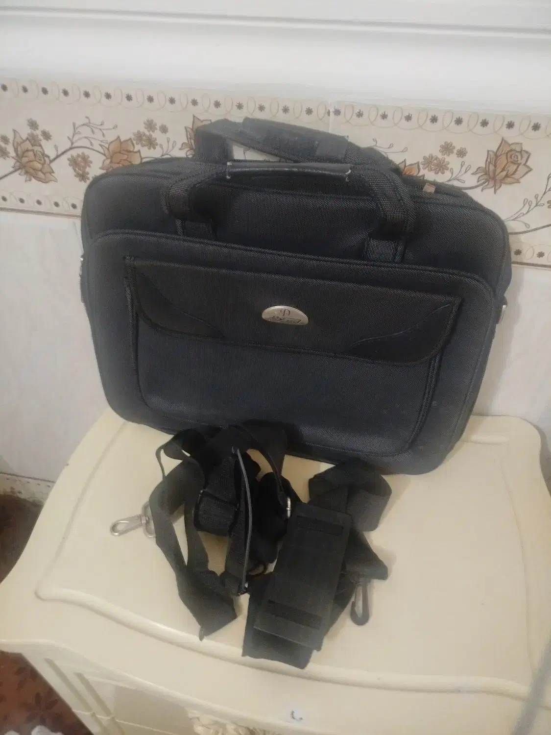 کیف اداری و همراه شخصی|کیف، کفش، کمربند|لار, |دیوار