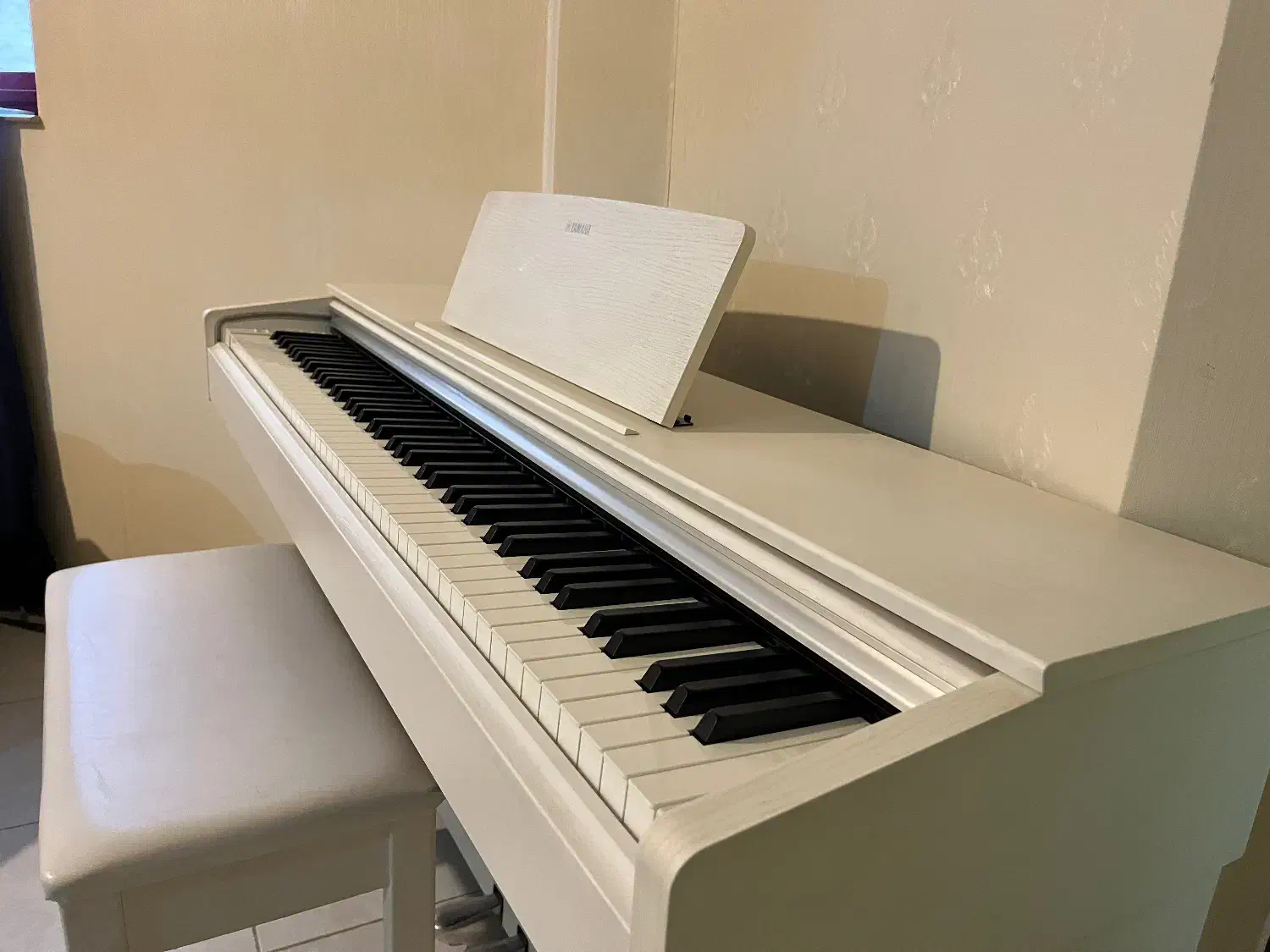 پیانو یاماها YDP 143 در حد اکبند|پیانو، کیبورد، آکاردئون|رشت, گلسار|دیوار