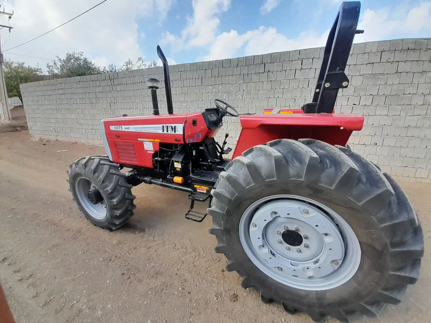 تراکتور ۱۰۷۵|خودرو سنگین|صحنه, |دیوار