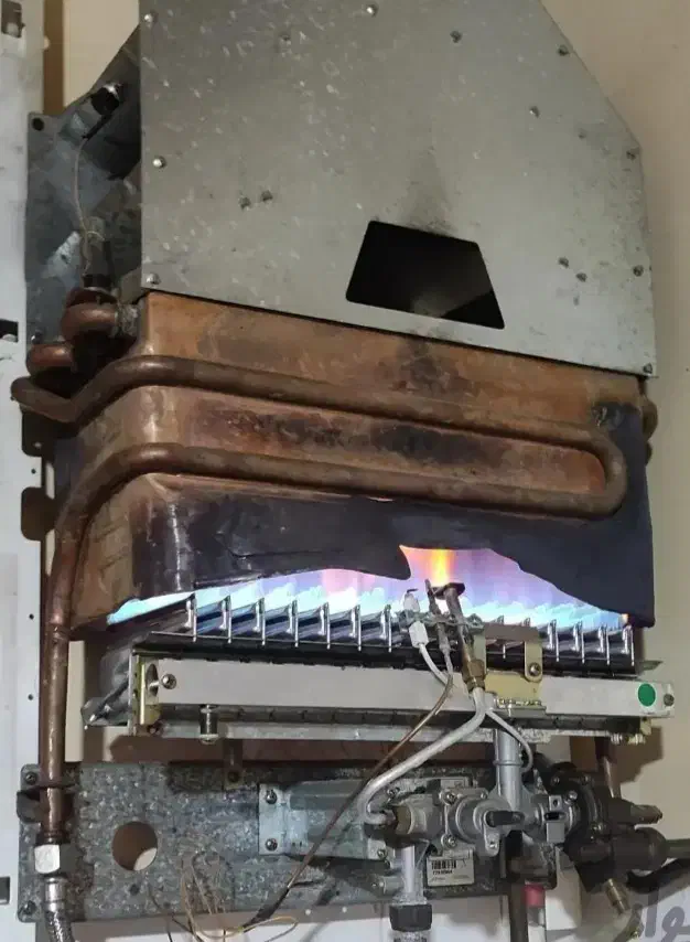 تعمیر تخصصی آبگرمکن دیواری رفع کم فشاری آب درمنزل|خدمات پیشه و مهارت|شیراز, پودنک|دیوار