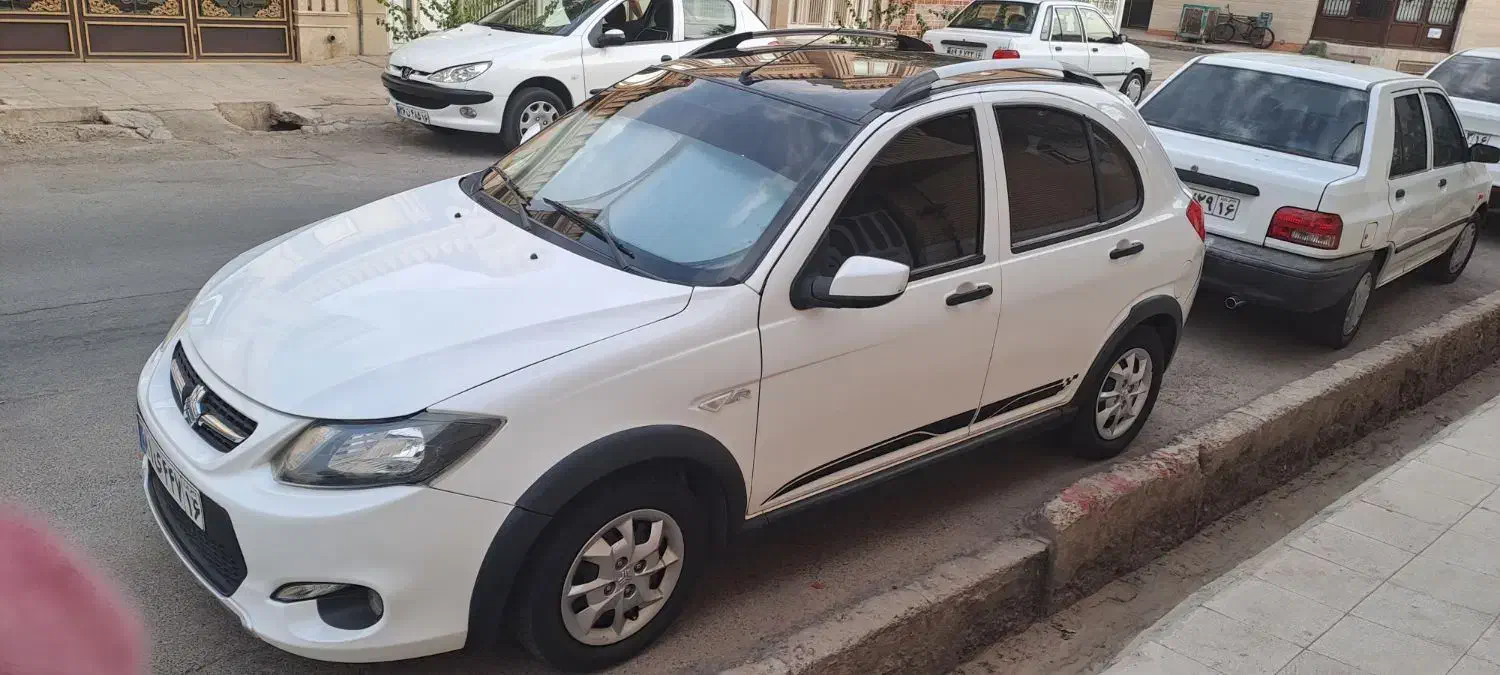 کوئیکR سفید مشکی1402|خودرو سواری و وانت|قم, لسانی|دیوار