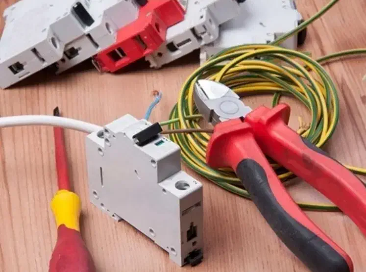 برقکار رفع اتصالی برق،خرابی تلفن ADSL،سیمکش سیمکشی|خدمات پیشه و مهارت|تبریز, |دیوار