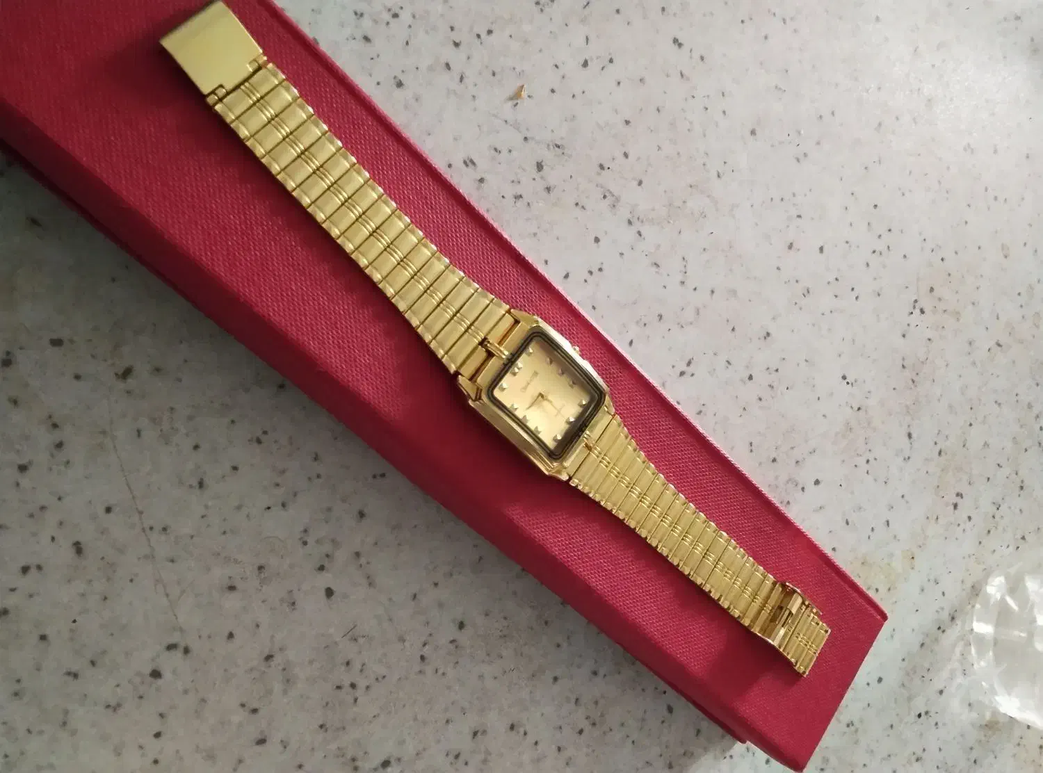 ساعت مچی|ساعت|صدرا-فارس, فاز ۱|دیوار