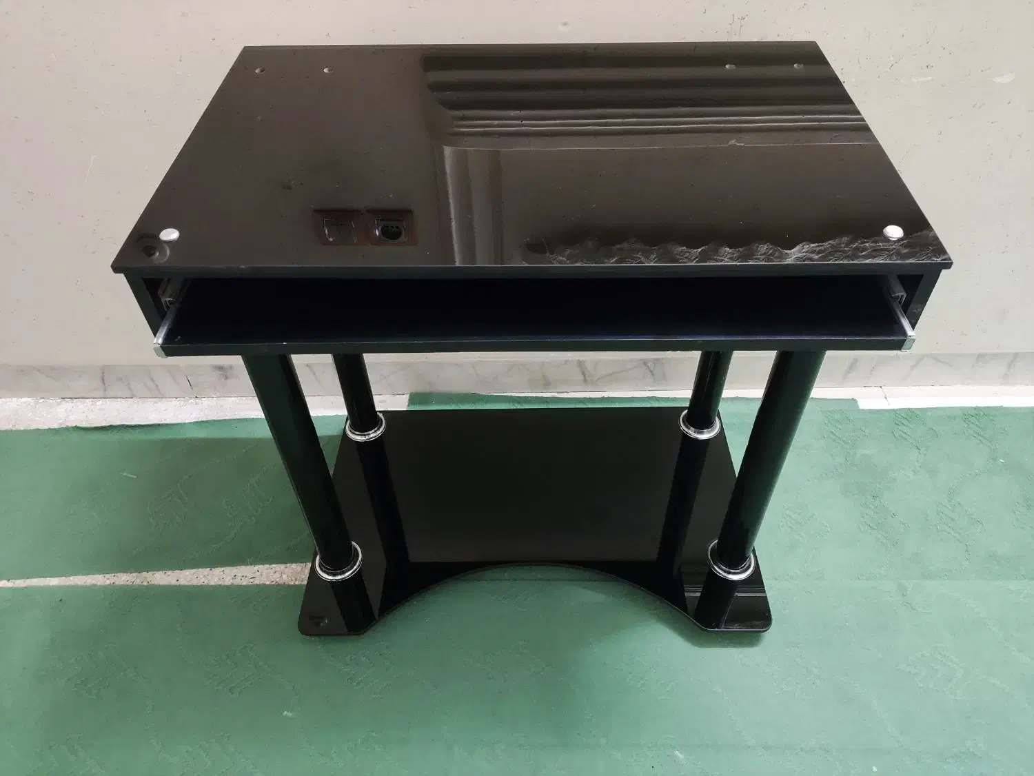 میز کامپیوتر شیشه ای مشکی|میز تحریر و کامپیوتر|یزد, |دیوار