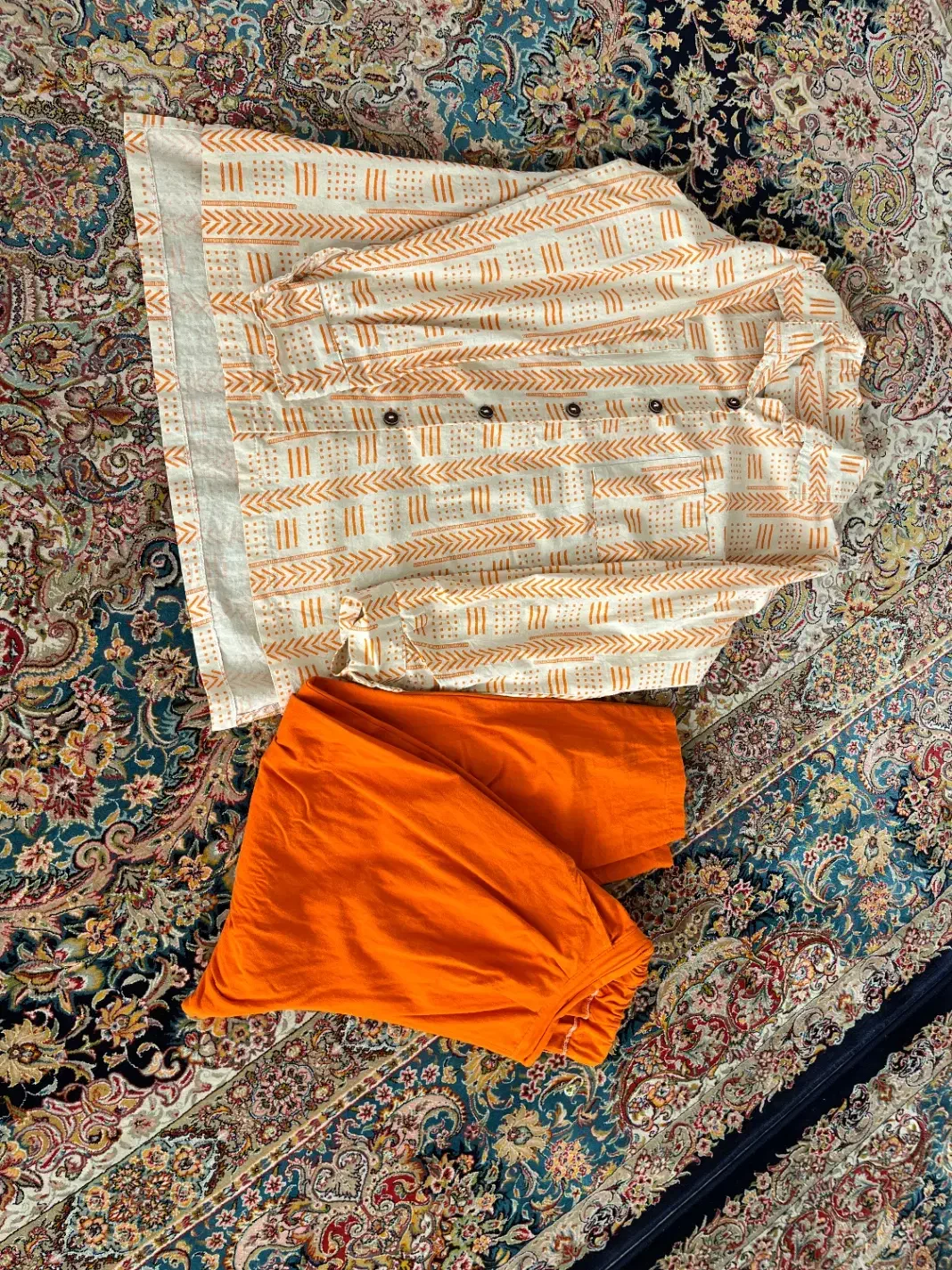 شومیز شلوار|لباس|میانه, |دیوار