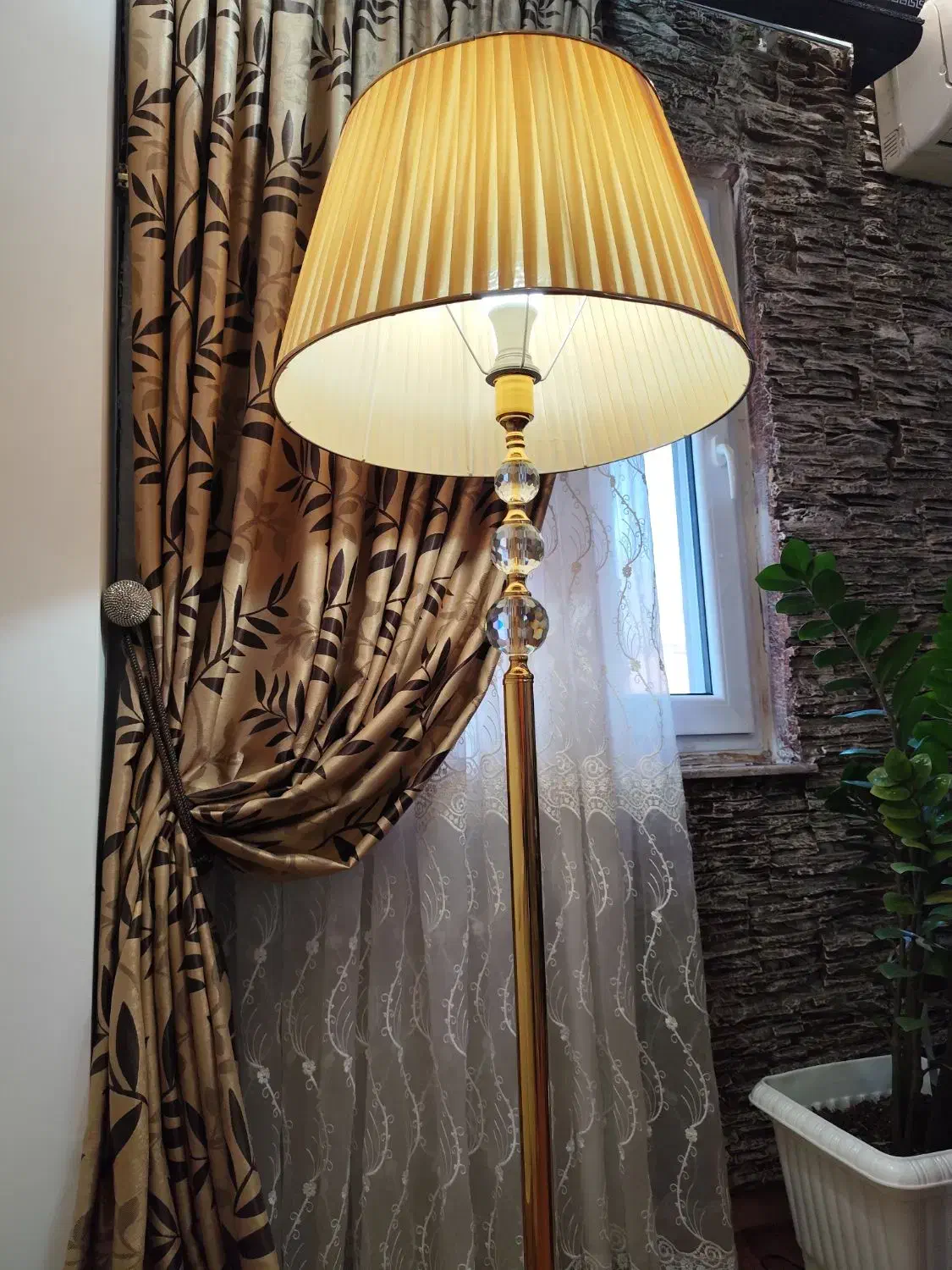 آباژور|چراغ خواب و آباژور|رشت, نظری|دیوار