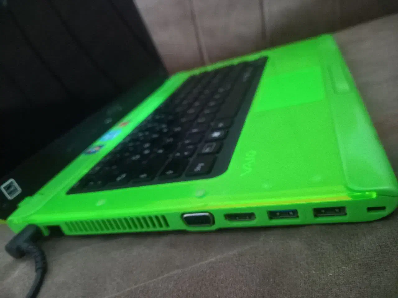 لپ تاپ Sony مدل vaio رنگ خاص فسفری|رایانه همراه|مشهد, شهید آوینی|دیوار