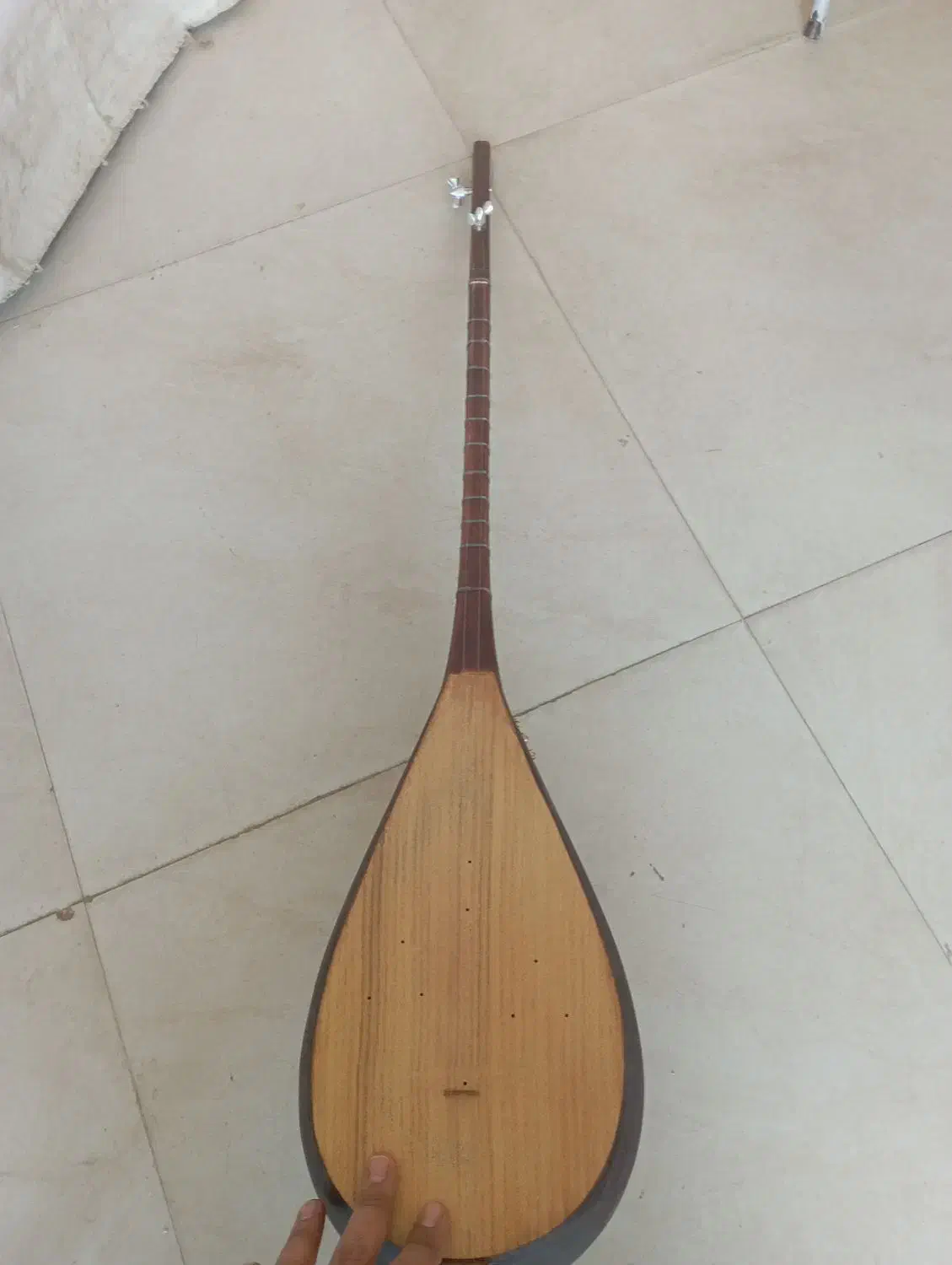 دوتار کاسه بزرگ حرفه ای|سازهای سنتی|شیروان (خراسان), |دیوار