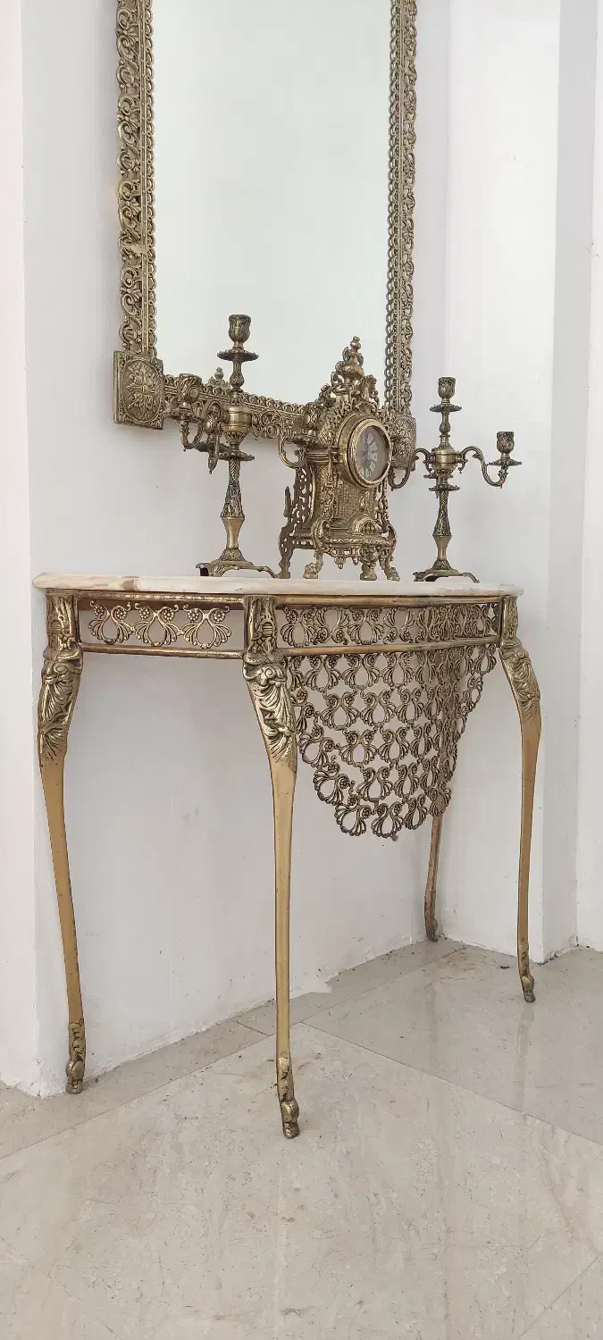 آینه شمعدان و کنسول برنجی|بوفه، ویترین، کنسول|گلوگاه بابل (گلیا), |دیوار