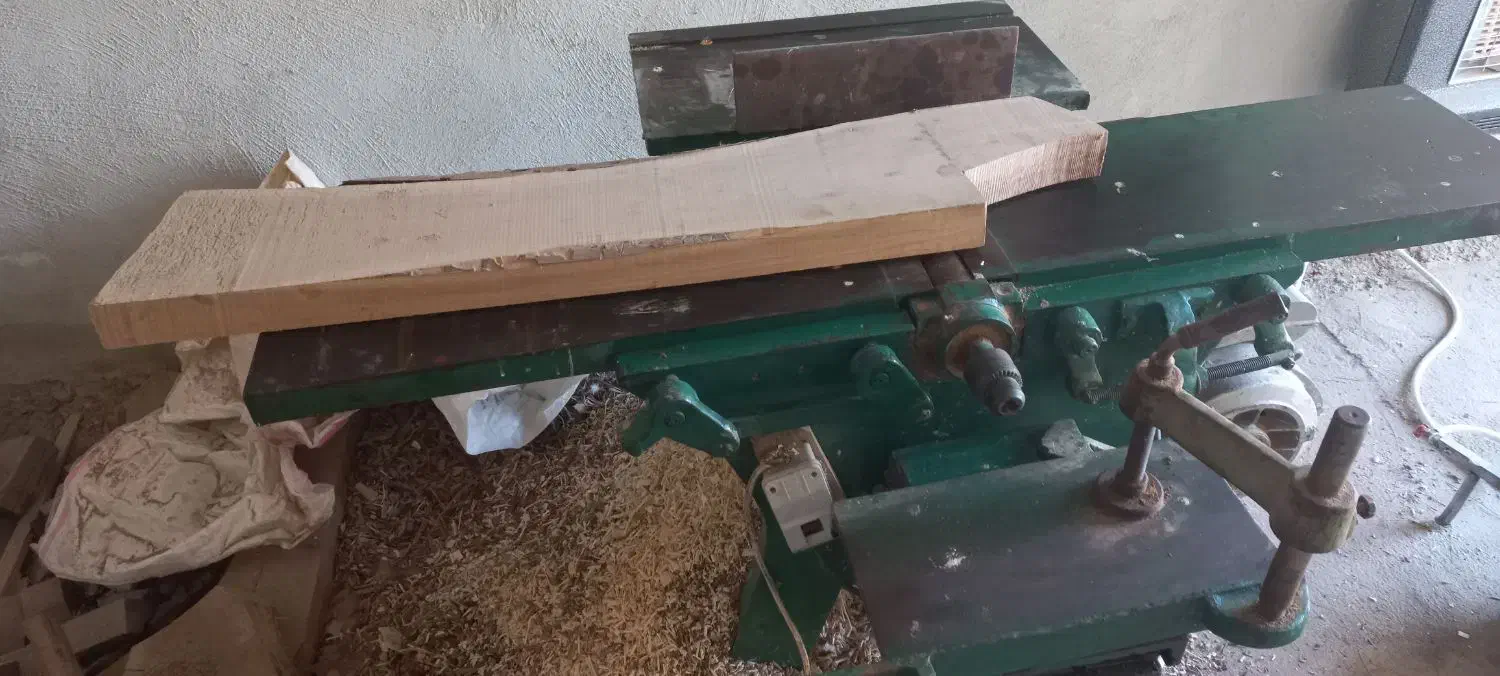 اره فلکه|ماشین‌آلات صنعتی|گهواره, |دیوار