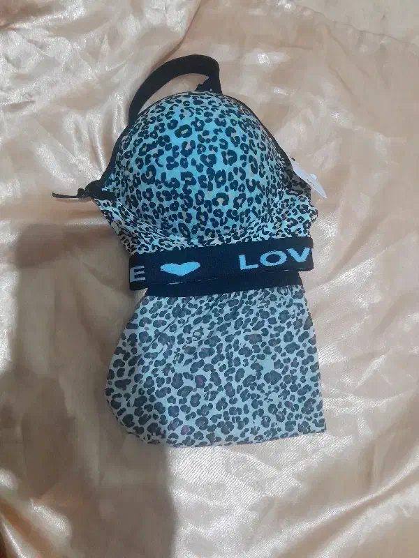 لباس زیر زنانه|لباس|خمین, |دیوار