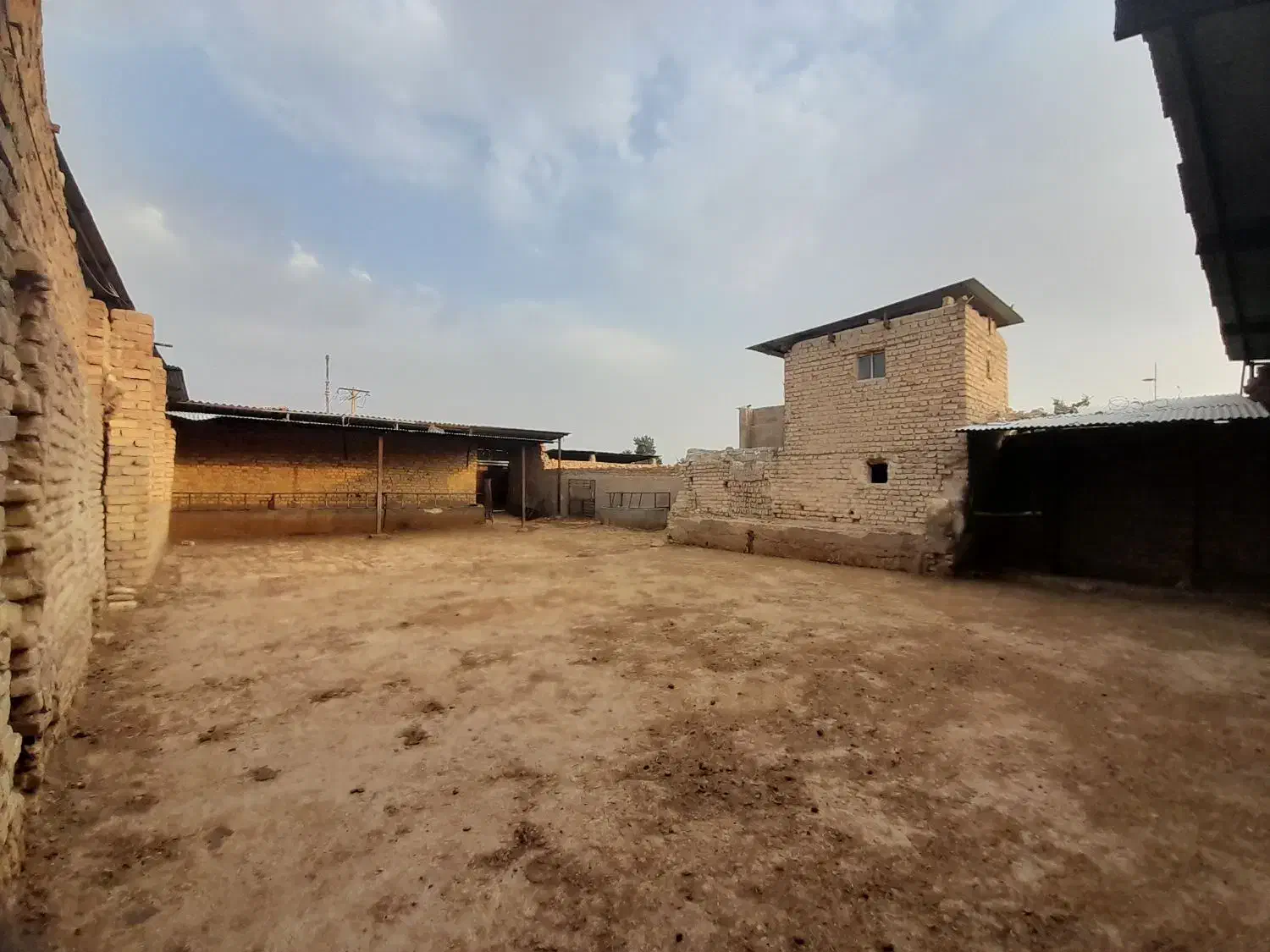 گاوداری واقع در روستای کوشک|فروش زمین و ملک کلنگی|مرودشت, کوشک|دیوار