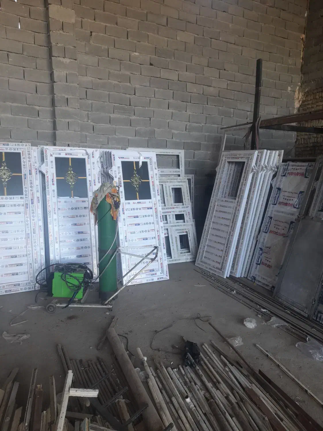 تولیدکننده در سبک و سنگین اهنی|مصالح و تجهیزات ساختمان|قوچان, |دیوار