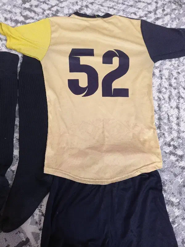 فوتبالی|کفش و لباس بچه|تربت‌حیدریه, قائم|دیوار