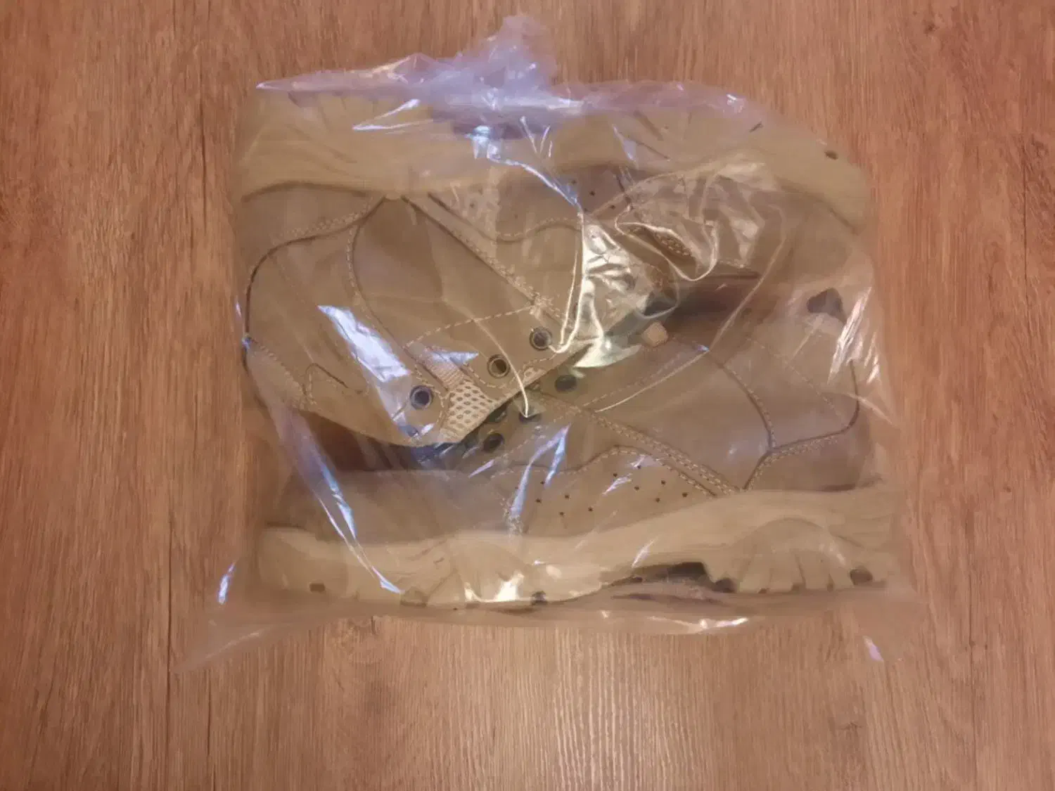 نیم بوت کوهنوردی و شکار|کیف، کفش، کمربند|تهران, دریاچه شهدای خلیج فارس|دیوار