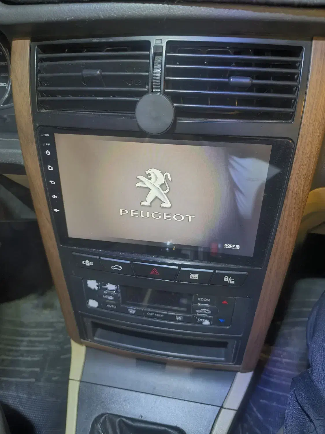 مانیتور دوربین دنده عقب|قطعات یدکی و لوازم جانبی|شیراز, شهرک بهار|دیوار