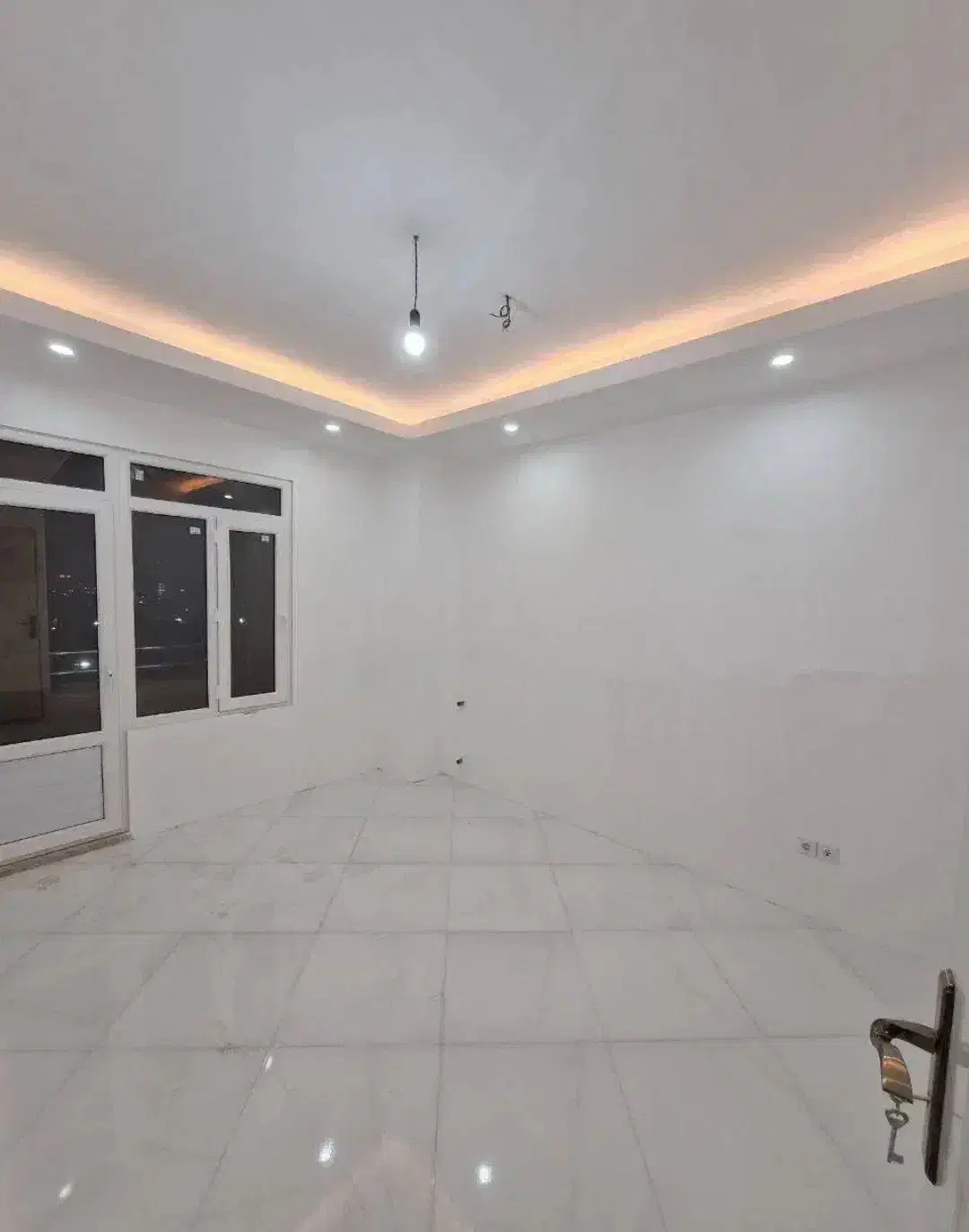 آپارتمان۱۱۰متر/فول امکانات/سالن پرده خور/نورگیر|فروش آپارتمان|کهریزک, |دیوار