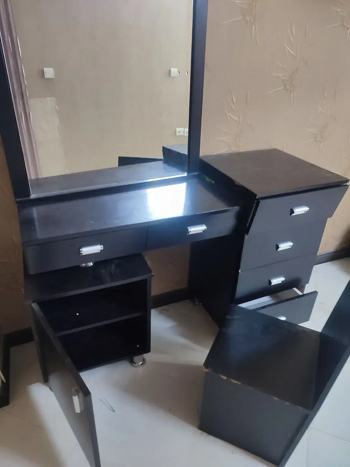 میزان ارایش|میز و صندلی غذاخوری|قم, انسجام|دیوار