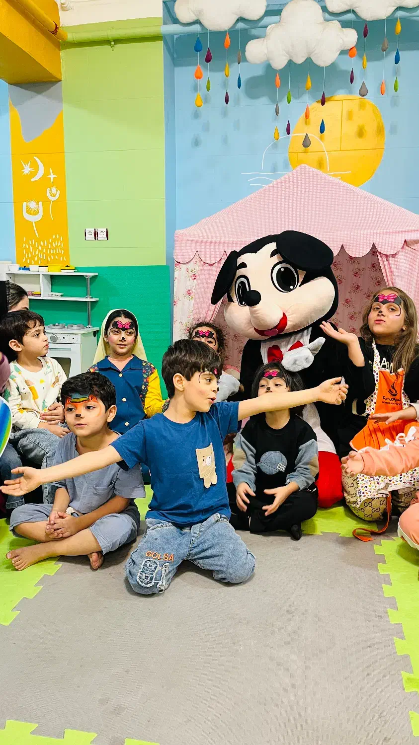 خانه بازی درنا|اسباب‌‌بازی|کاشان, گبرها|دیوار