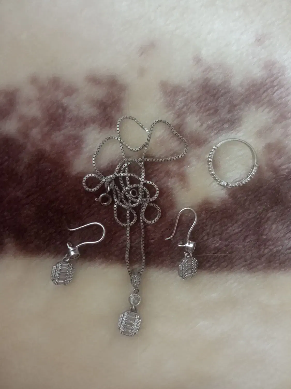 سرویس نقره|جواهرات|مشهد, کشف|دیوار