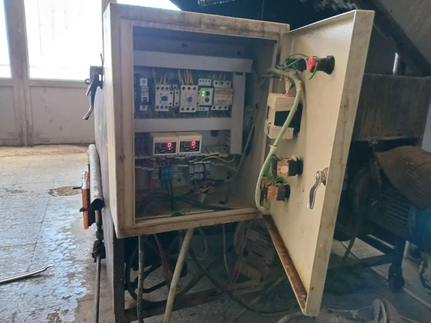 دستگاه قطعه شور سبک وسنگین|ماشین‌آلات صنعتی|فریدونشهر, |دیوار