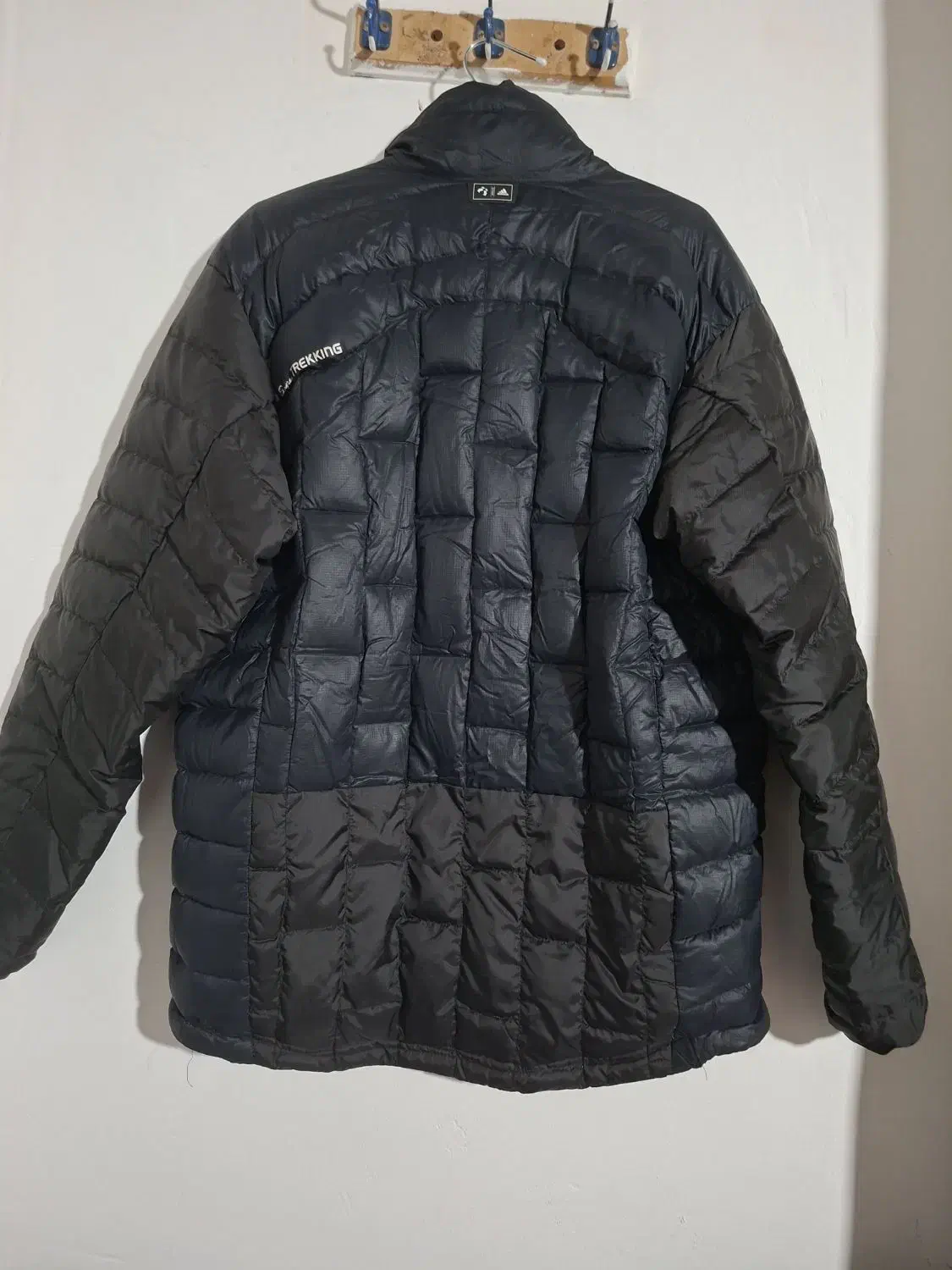 کاپشن پرلایت|لباس|رشت, امین الضرب|دیوار